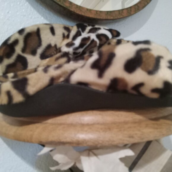 V-Step Orthopedic Shoe - Picture 2 of 2